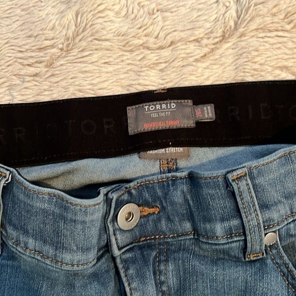 Torrid Ripped Jeans Size 20S - Picture 3 of 6
